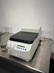 Eppendorf 5305 Concentrator Plus Centrifugal Evaporator for Solvent Removal, 2 of 4