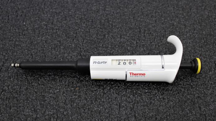 Thermo Scientific F1-ClipTip Manual Single-Channel Pipette 20-200 µL-cover