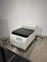Eppendorf 5305 Concentrator Plus Laboratory Centrifugal Evaporator for Solvent Evaporation, 2 of 4