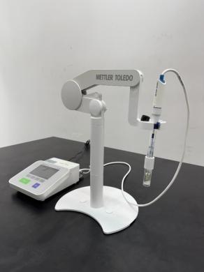 Mettler Toledo SevenCompact S220 Bench pH/ion Meter with Touchscreen Interface-cover