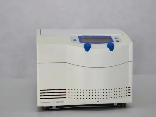 Sigma 1-15 PK Benchtop High-Speed Centrifuge for Sample Separation