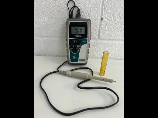Oakton 54X409908 Digital Salinity Meter