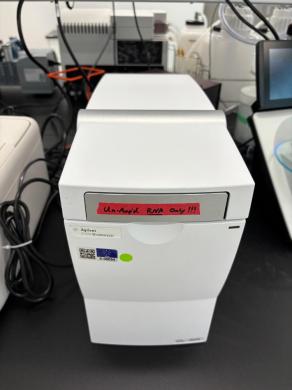 Agilent 2100 Bioanalyzer G2939B Microfluidics-Based Platform for RNA, DNA, and Protein Analysis-cover