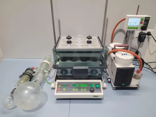 BUCHI Syncore Q-101 Platform with Vacuum Pump and Controller