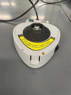 Labnet Slide Spinner Compact Microscope Slide Centrifuge for Rapid Sedimentation-cover