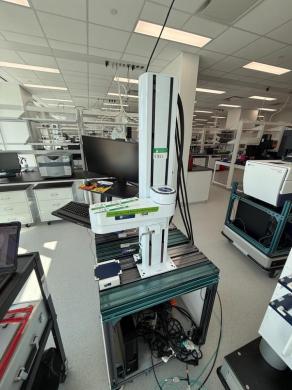 HighRes Biosolutions ACell Robot Arm for Automated Laboratory Workflows-cover