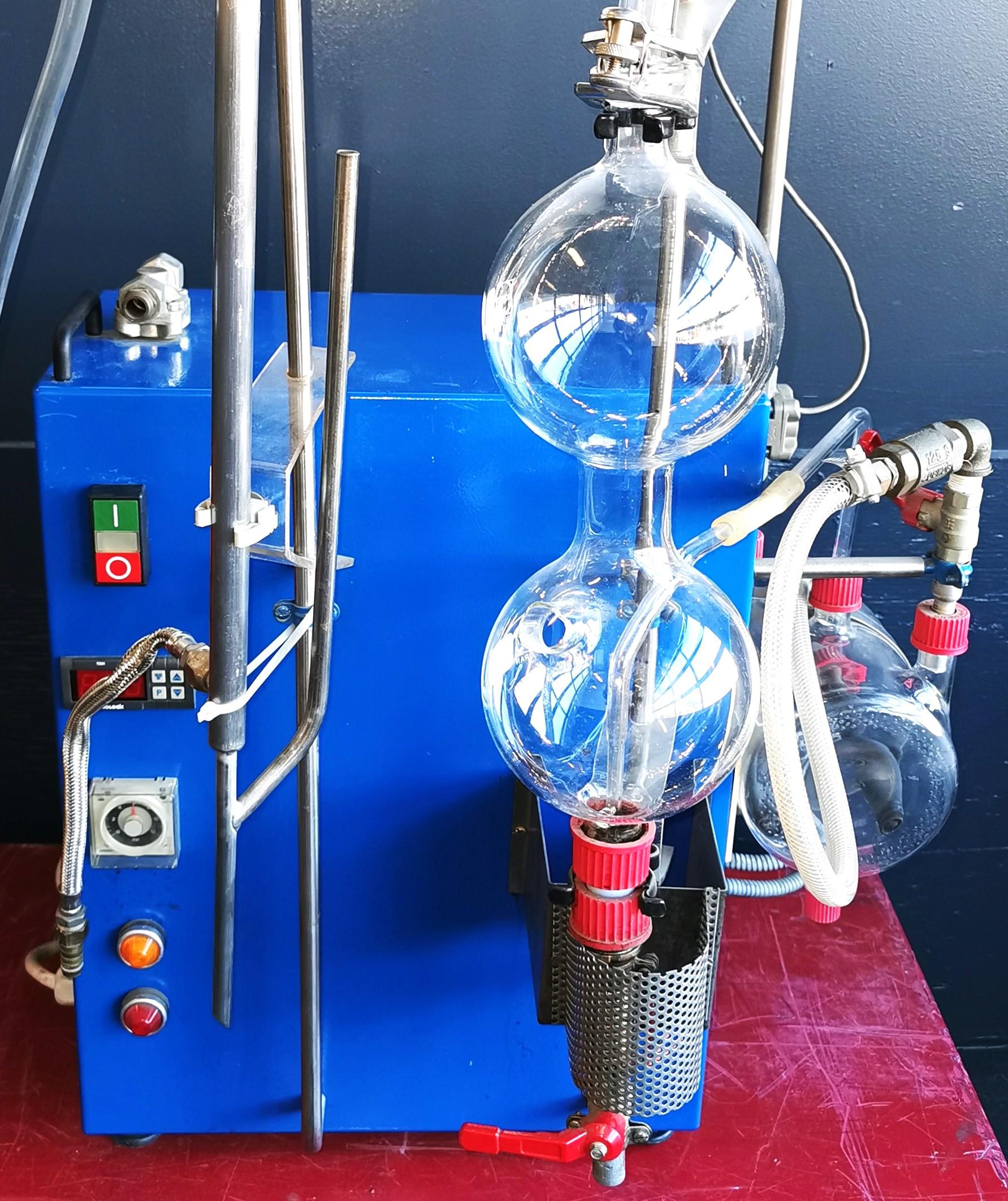 Custom Fractional Terpene Distillation Apparatus with 1000 mL Round-Bottom Flask and Automated Heating Controls