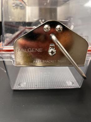 Nalgene Transport Carrier with Metal Locking Bracket for Secure Laboratory Sample Transport-cover