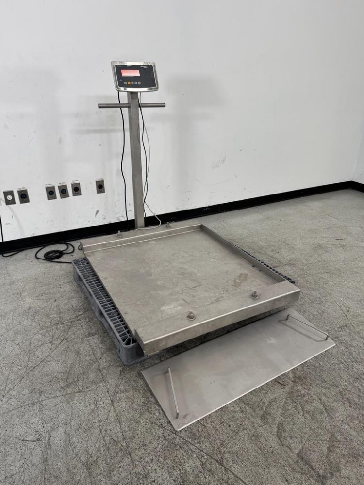 Minebea Intec Combics 1 CAIS1-U Industrial Floor Scale with Digital Indicator