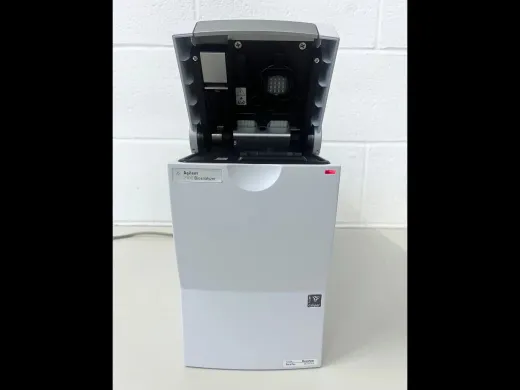 Agilent 2100 Bioanalyzer Microfluidics-Based Bioanalyzer for DNA, RNA, and Protein Analysis