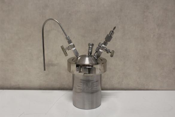 Parr Instrument Company Model 4635 Cell Disruption Vessel, 920 mL, High-Pressure Nitrogen Decompression-cover