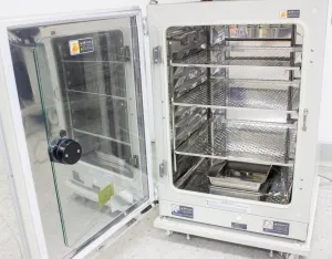 Panasonic MCO-170AICUVL-PA CO2 Incubator 165L with Dual Infrared CO2 Sensor and UV Light, 3 of 10