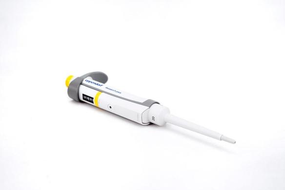 Eppendorf Research Plus Adjustable Single-Channel Pipette, 2–20 µL-cover