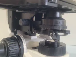 Leica DM2000 Upright Compound Microscope with 3 Infinity-Corrected Objectives, 5 of 12