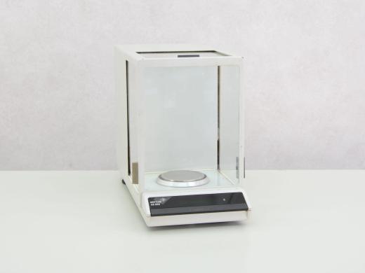 Mettler AE200 Precision Analytical Balance for Accurate Weighing-cover