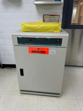 New Brunswick Scientific CO28IR-10 CO2 Incubator with Digital Temperature and CO2 Control-cover