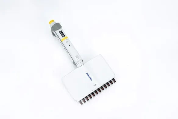 Eppendorf Research Plus 12-Channel Mechanical Pipette 10–100 µL