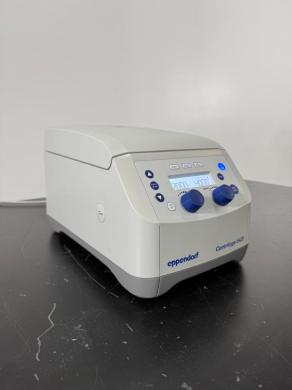 Eppendorf 5425 Refrigerated Benchtop Microcentrifuge for Molecular Biology-cover