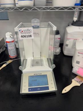 Mettler Toledo XS105DU Analytical Balance with 0.1 mg Readability and Draft Shield-cover