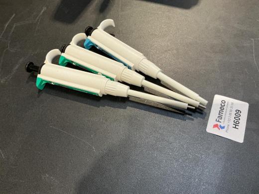 Socorex Autoclavable Calibra 822 Adjustable Volume Pipettes Set of 3-cover