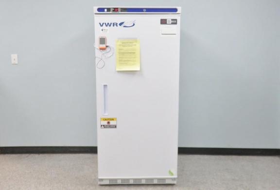 Upright Laboratory Refrigerator with Hydrocarbon Refrigerants for Stable +4°C Sample Storage-cover