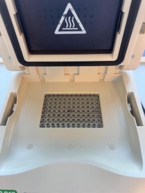 Bio-Rad T100 Thermal Cycler-cover
