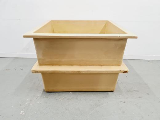 Large Beige Cubic Fibreglass Laboratory Storage Tank 605L Capacity-cover