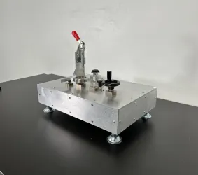 High Pressure Manual Hydraulic Comparator with Lever Pump Assembly, 2 of 4