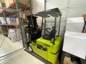 Clark TMG15 Electric Forklift with Three-Stage Mast for Indoor Material Handling, 2 of 8
