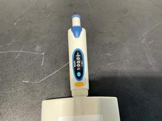 Biohit M100 12-Channel Electronic Multichannel Pipette-cover