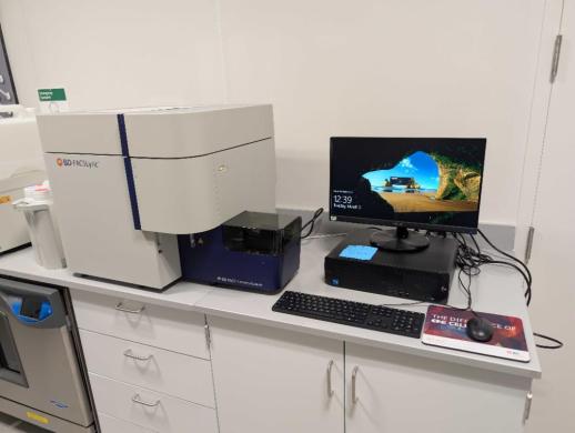 BD FACSLyric Benchtop Flow Cytometer with BD FACSuite Software-cover
