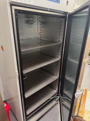 Thermo Fisher Scientific Reach-In CO2 Incubator Model 3950 for Cell Culture-cover