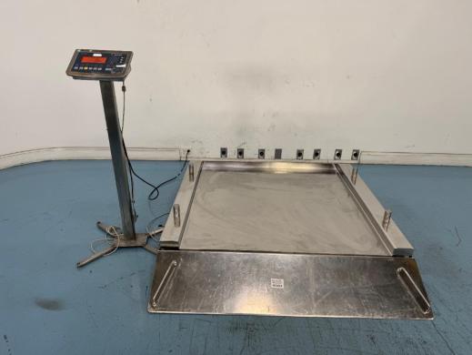 Sartorius IFS4 Floor Scale with Combics 2 Indicator-cover