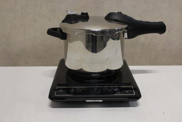 Everglades EV 813 Induction Cooker with Tefal Pressure Cooker-cover