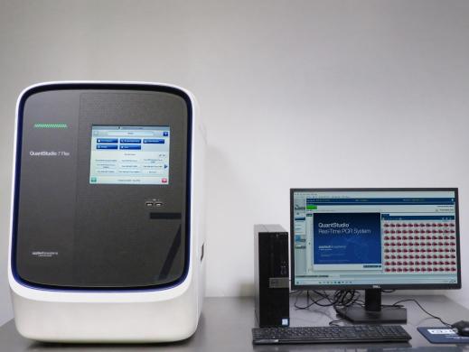 Applied Biosystems QuantStudio 7 Flex Real-Time PCR System with 96-Well Fast Sample Block-cover