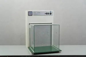 Spruyt-Hillen HLF22a Horizontal Laminar Flow Dust Extraction Cabinet, 1 of 2