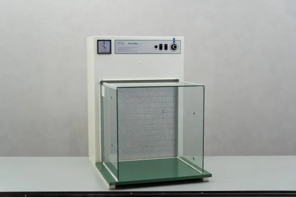 Spruyt-Hillen HLF22a Horizontal Laminar Flow Dust Extraction Cabinet