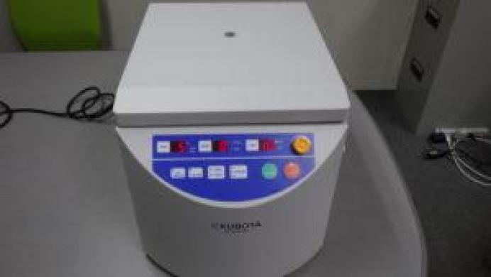 Kubota 2800 Benchtop Refrigerated Centrifuge with Microprocessor Control-cover