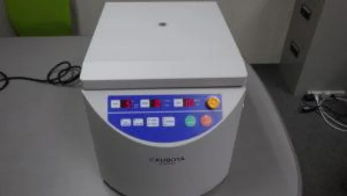 Kubota 2800 Benchtop Refrigerated Centrifuge with Microprocessor Control