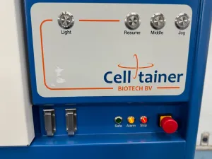 Biotech Cell Tainer Bioreactor with Integrated Touchscreen and Gas Feed Controls, 2 of 4