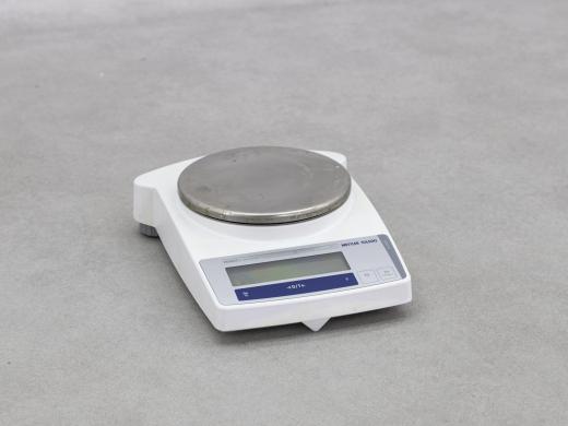 Mettler PB3002-L Analytical Balance with 3100 g Capacity and 0.01 g Accuracy-cover