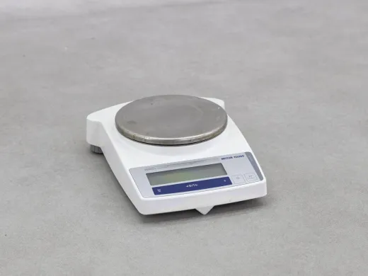 Mettler PB3002-L Analytical Balance with 3100 g Capacity and 0.01 g Accuracy
