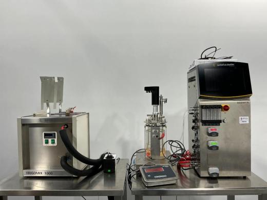 Sartorius Biostat B Laboratory Bioreactor System with Integrated Control and Heating/Cooling Module-cover