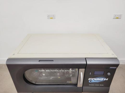 New Brunswick Innova 44R Refrigerated Shaking Incubator  Lab Spares/Repairs
        NOTE - THIS IS A SPARES/REPAIRS ITEM-cover