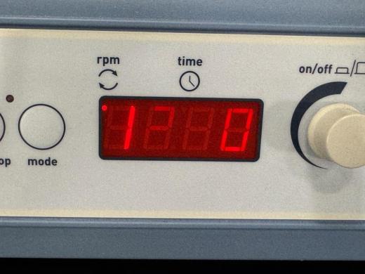 Stuart SI505 Microtitre Plate Incubator Shaker with Digital Controls-cover