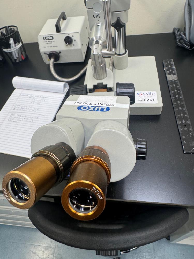 Luxo Stereo Microscope with Adjustable Fiber Optic Illuminator