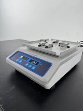 Thermo Scientific Digital Microplate Shaker Model 88882005-cover