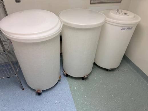 200L Mobile Plastic Laboratory Storage Tanks with Lids – Set of 3-cover