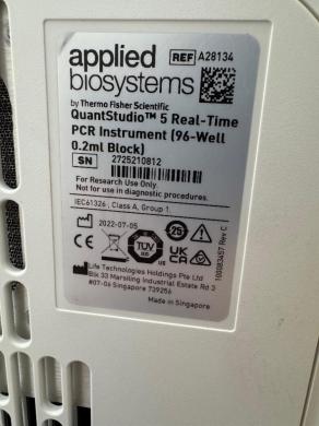 Applied Biosystems QuantStudio 5 Real-Time PCR System with 96-Well Format-cover