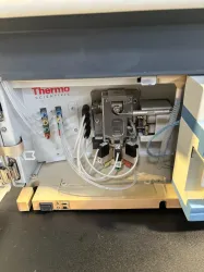 Thermo Fisher Accela 1250 High-Performance Liquid Chromatography Pump, 2 of 4